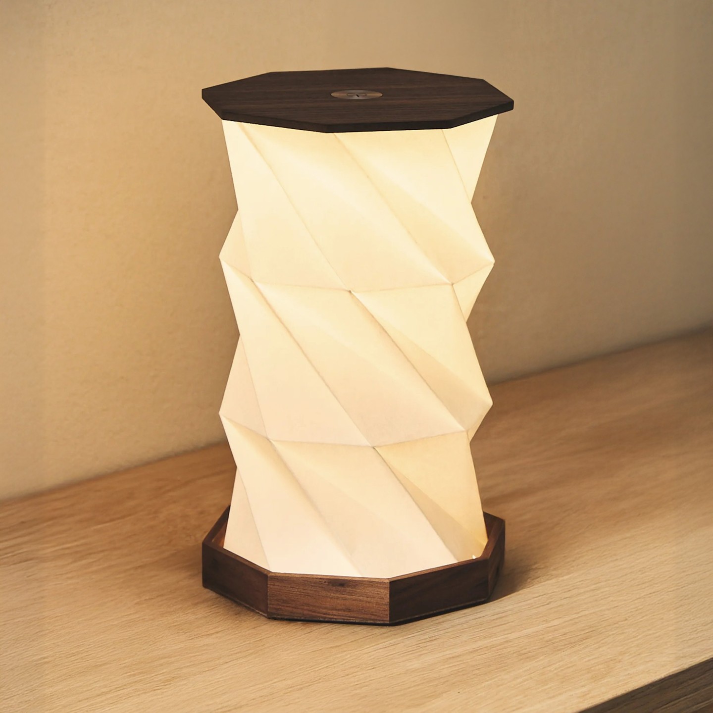 Lámpara LED plegable con luz regulable y diseño origami
