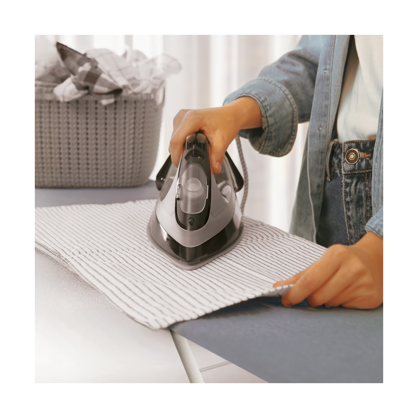 Folding ironing board